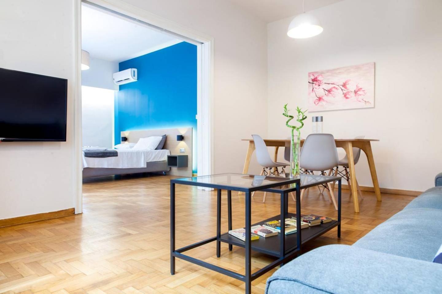 Toni'S 2Bd Home In Centre, 15 Sec To Metro Атина Екстериор снимка