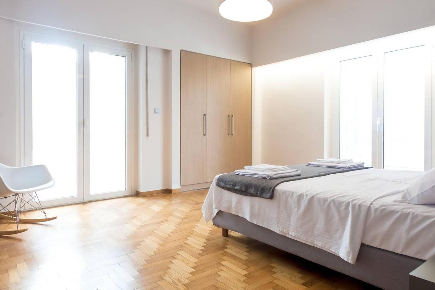Toni'S 2Bd Home In Centre, 15 Sec To Metro Атина Екстериор снимка